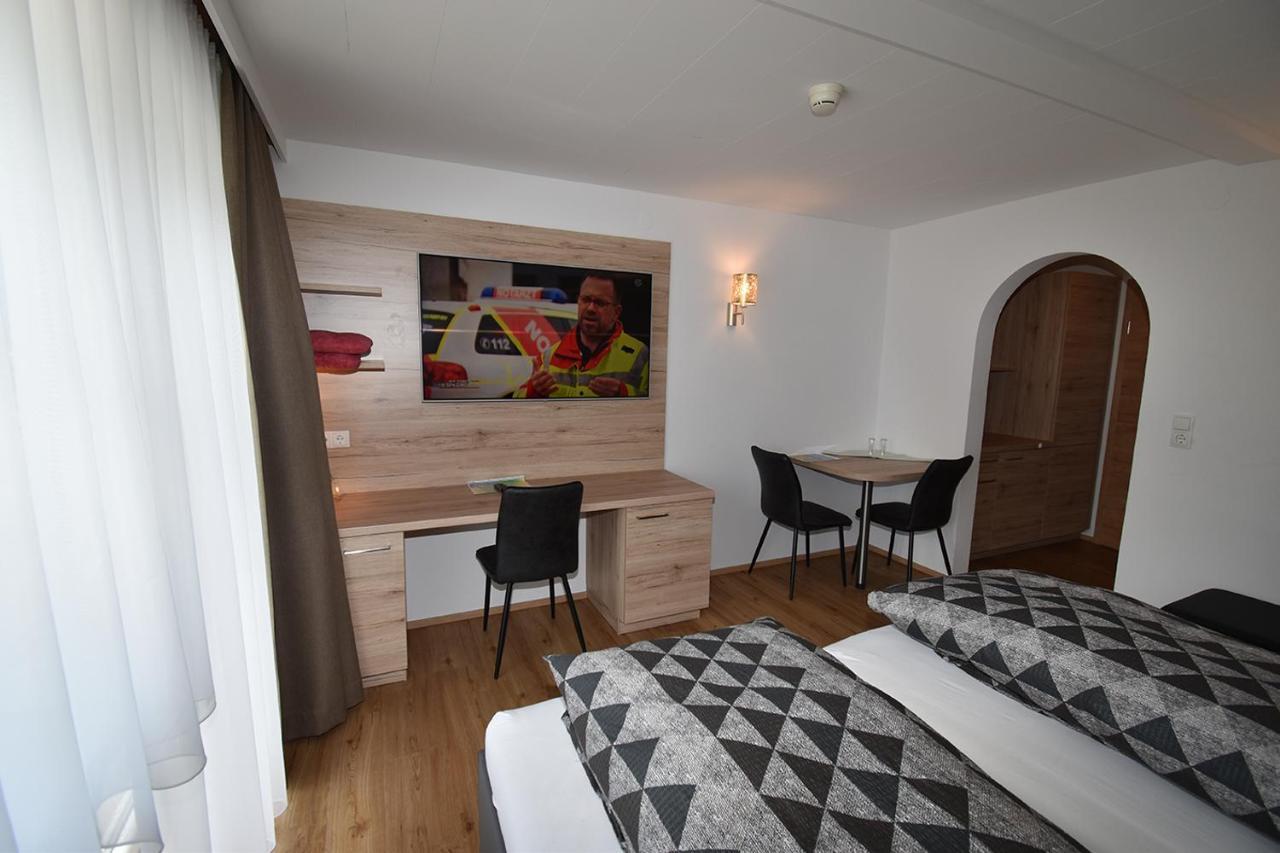 Hotel Martina เทลฟ์ส ภายนอก รูปภาพ