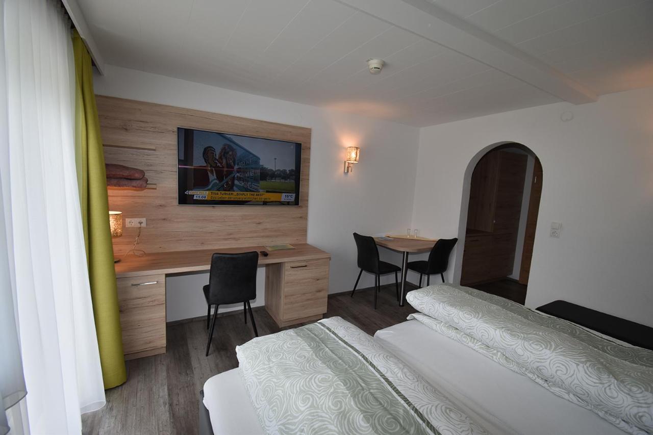 Hotel Martina เทลฟ์ส ภายนอก รูปภาพ