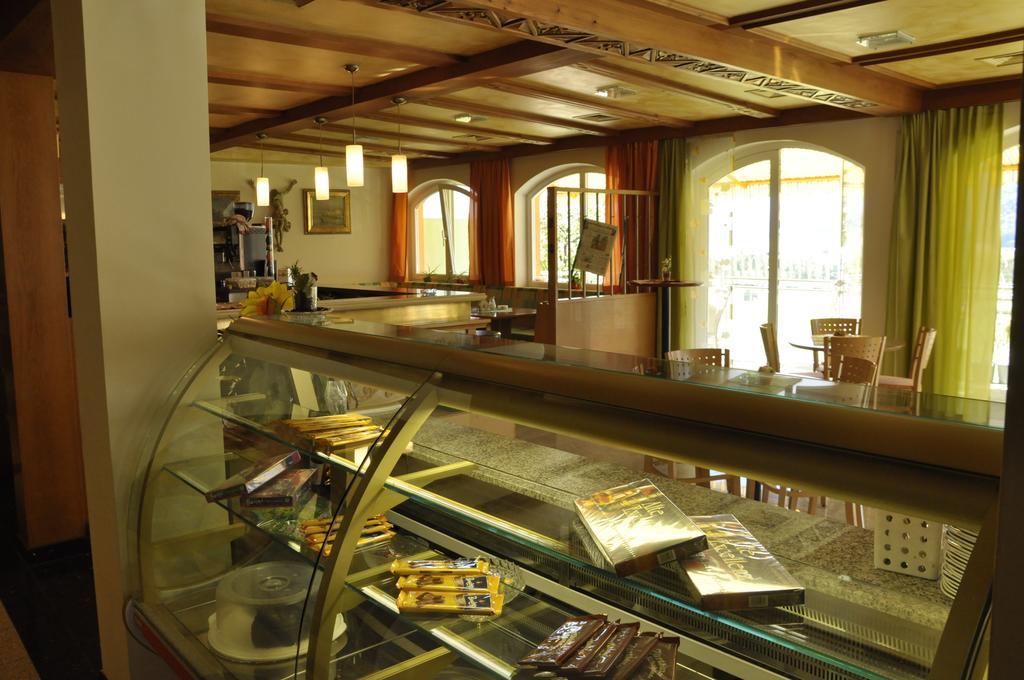 Hotel Martina เทลฟ์ส ภายนอก รูปภาพ
