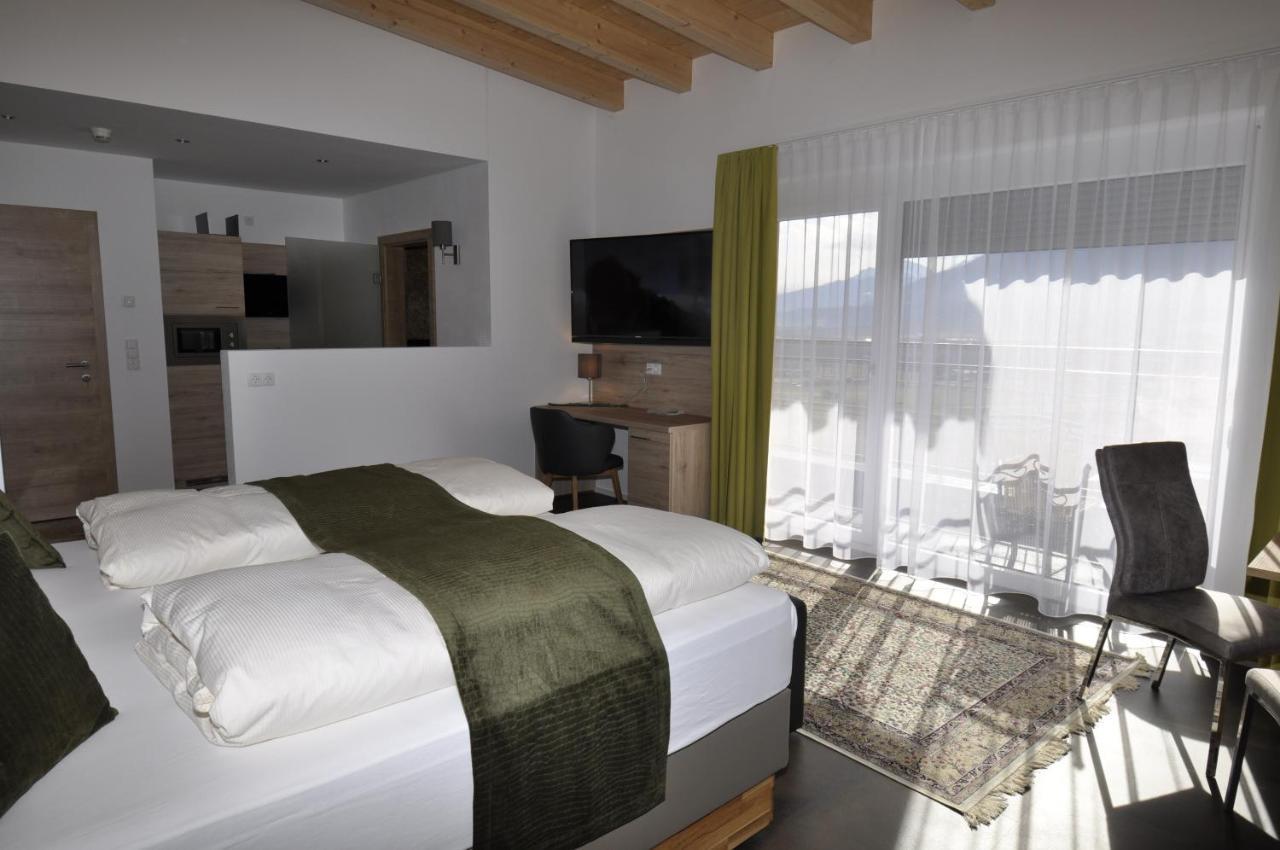 Hotel Martina เทลฟ์ส ภายนอก รูปภาพ