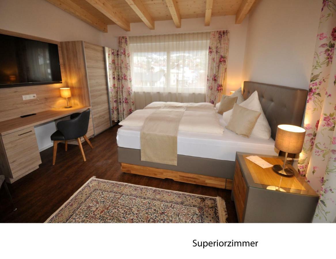 Hotel Martina เทลฟ์ส ภายนอก รูปภาพ